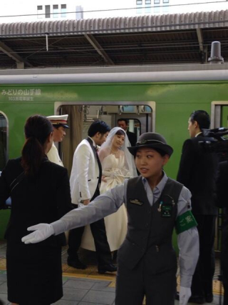 Illustration for article titled Getting Married on a Tokyo Train Isn't Exactly Romantic